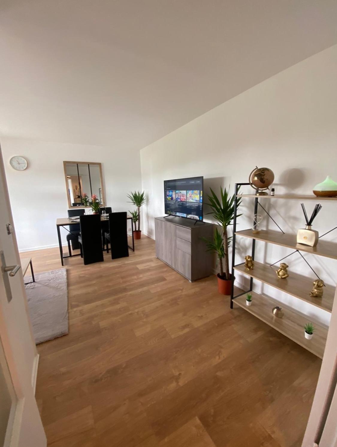 Appartement 59M2 Professionnel Ou Familial Saint Quentin En Yvelines 蒙蒂尼勒布勒托讷 外观 照片